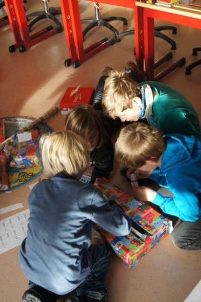 tl_files/dualingo_neu/News 2013 2014/Weihnachtspaeckchen_2.jpg